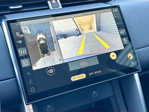 Used 2025 Land Rover Discovery Sport S image 22