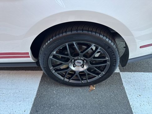 Used 2010 Ford Mustang Shelby GT500 image 15