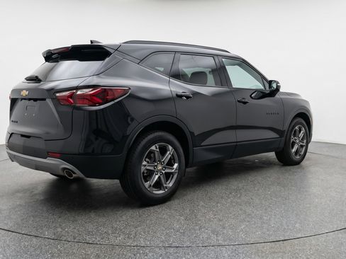 Used 2025 Chevrolet Blazer LT FWD image 9