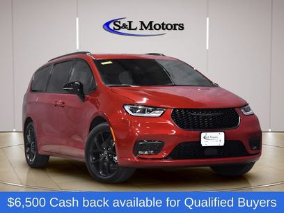 New 2026 Chrysler Pacifica Select w/ S Appearance Package