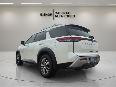 Used 2023 Nissan Pathfinder SL AWD/4WD image 4