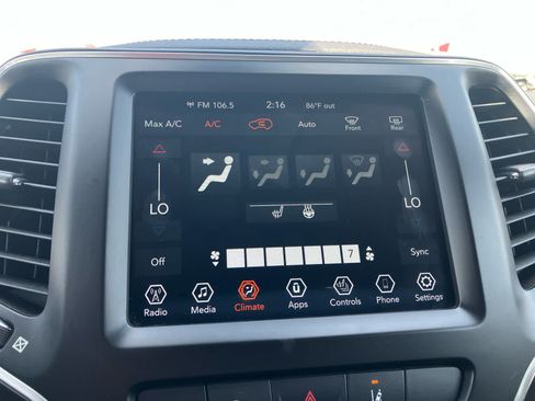 Used 2021 Jeep Cherokee Latitude Lux w/ Comfort/Convenience Group FWD image 20