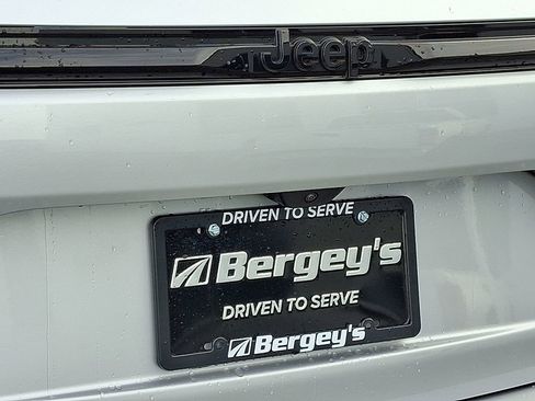 Used 2024 Jeep Grand Cherokee Altitude image 35