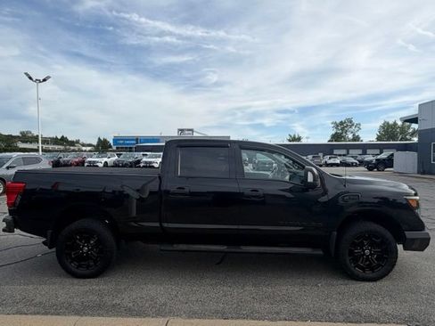 Used 2018 Nissan Titan SL w/ Midnight Edition AWD/4WD image 4