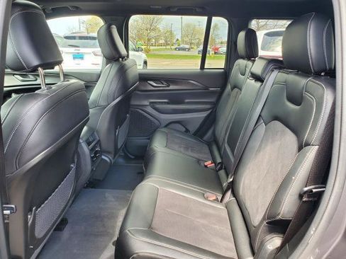 Used 2023 Jeep Grand Cherokee Altitude AWD/4WD image 25