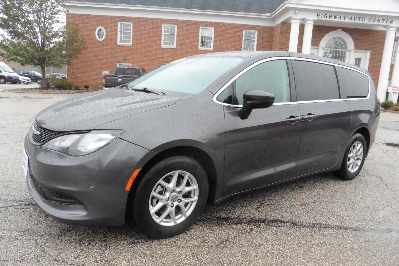 Used 2022 Chrysler Voyager LX FWD image 20
