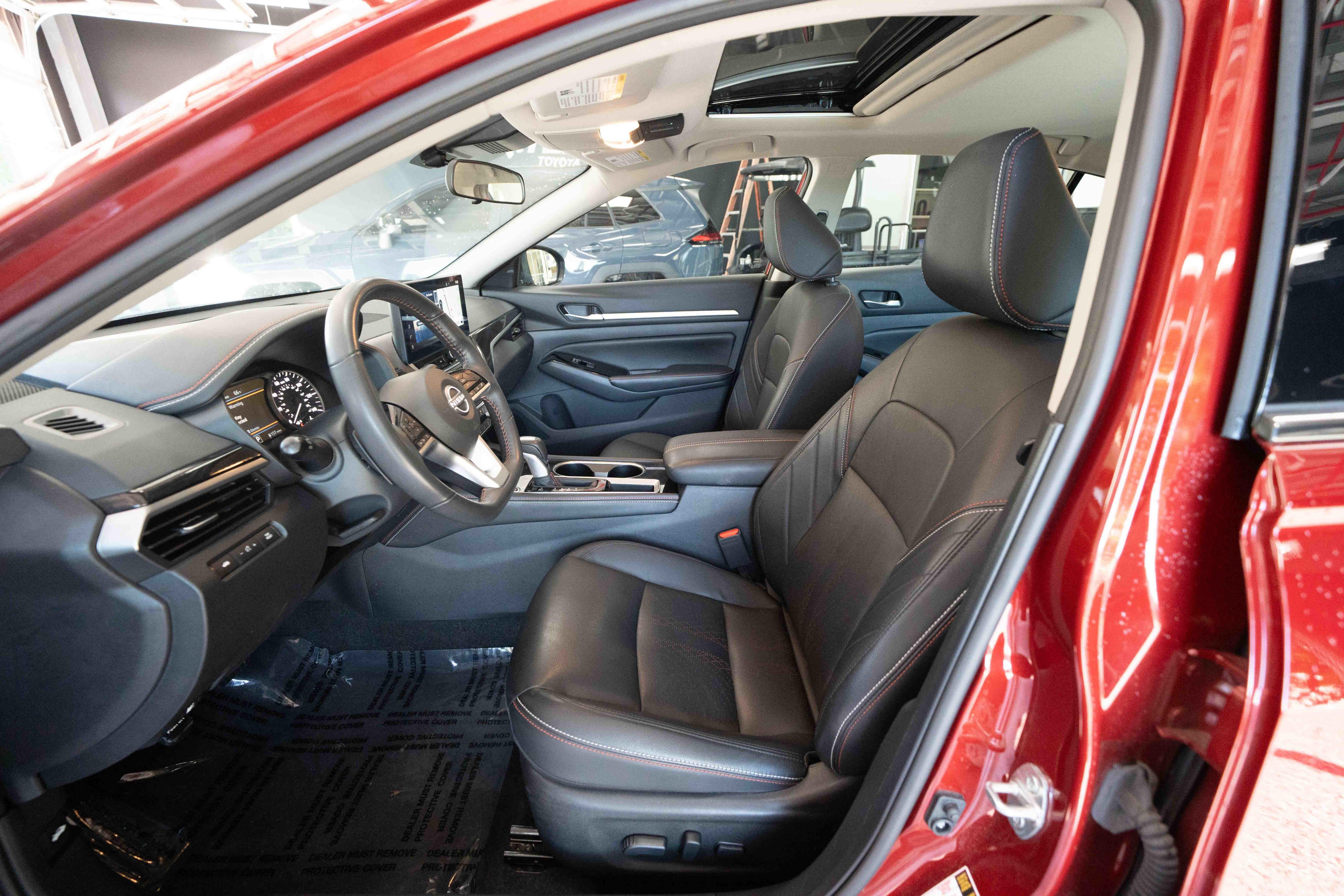 Used 2024 Nissan Altima 2.5 SR w/ SR Premium Package FWD image 9