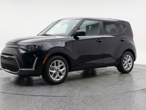 Used 2025 Kia Soul LX w/ LX Technology Package image 3