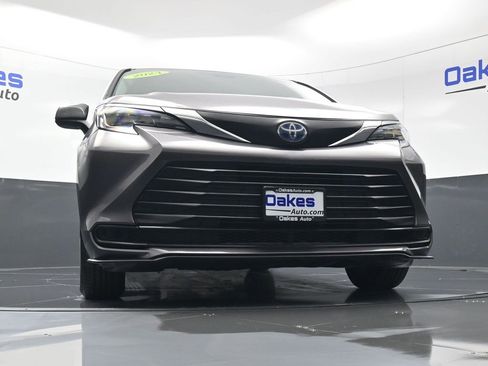 Used 2024 Toyota Sienna LE image 38