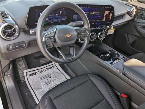 New 2025 Chevrolet Blazer EV LT image 3