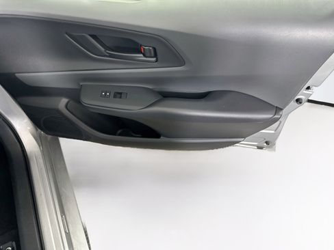 Used 2025 Toyota Prius LE FWD image 30