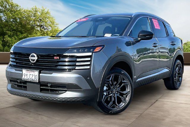 Certified 2026 Nissan Kicks SR FWD image 3