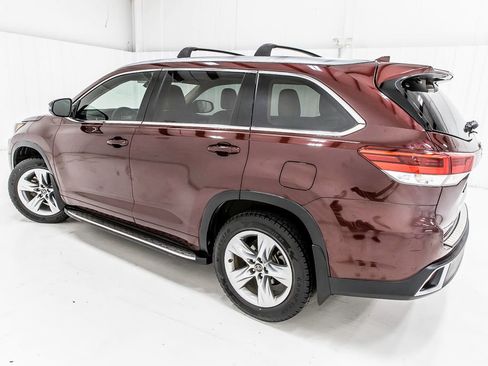 Used 2017 Toyota Highlander Limited FWD image 4
