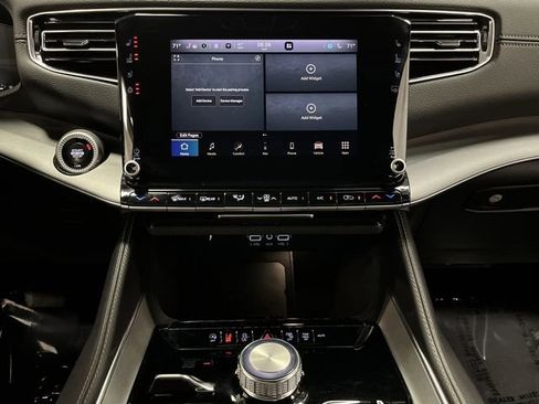 Used 2024 Jeep Wagoneer Series II image 9