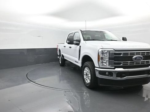 New 2026 Ford F250 XLT w/ FX4 Off-Road Package AWD/4WD image 3