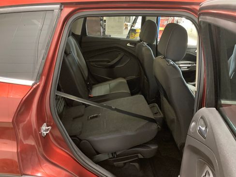 Used 2016 Ford Escape SE w/ Equipment Group 201A image 9