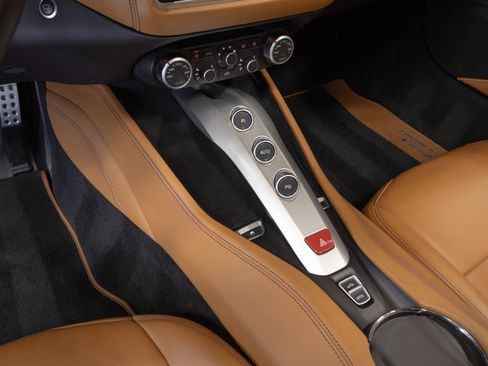 Used 2017 Ferrari California T RWD image 36