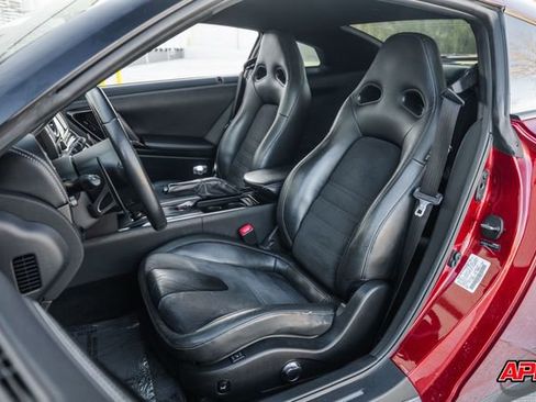 Used 2015 Nissan GT-R Premium image 5