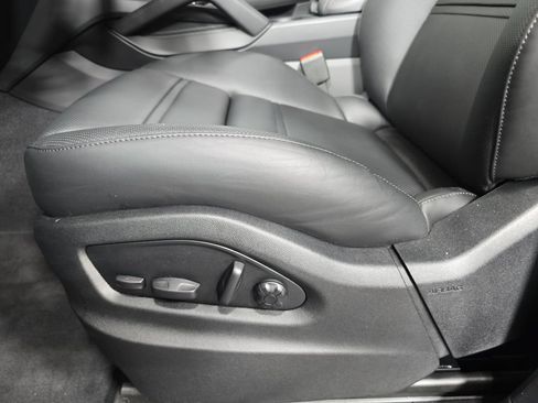 Certified 2026 Porsche Cayenne Turbo AWD/4WD image 23