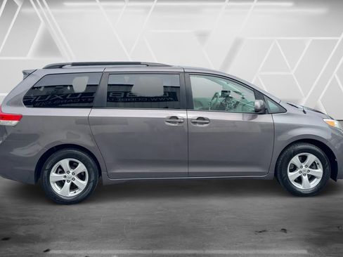 Used 2014 Toyota Sienna LE FWD image 6