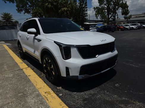 Certified 2024 Kia Sorento EX w/ Panoramic Sunroof Package FWD image 3