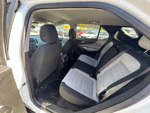 Used 2022 Chevrolet Equinox LS w/ LS Convenience Package image 16