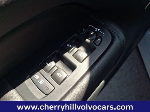 Certified 2025 Volvo XC60 B5 Plus image 28