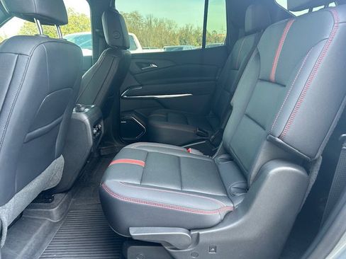 Used 2024 Chevrolet Traverse RS image 8