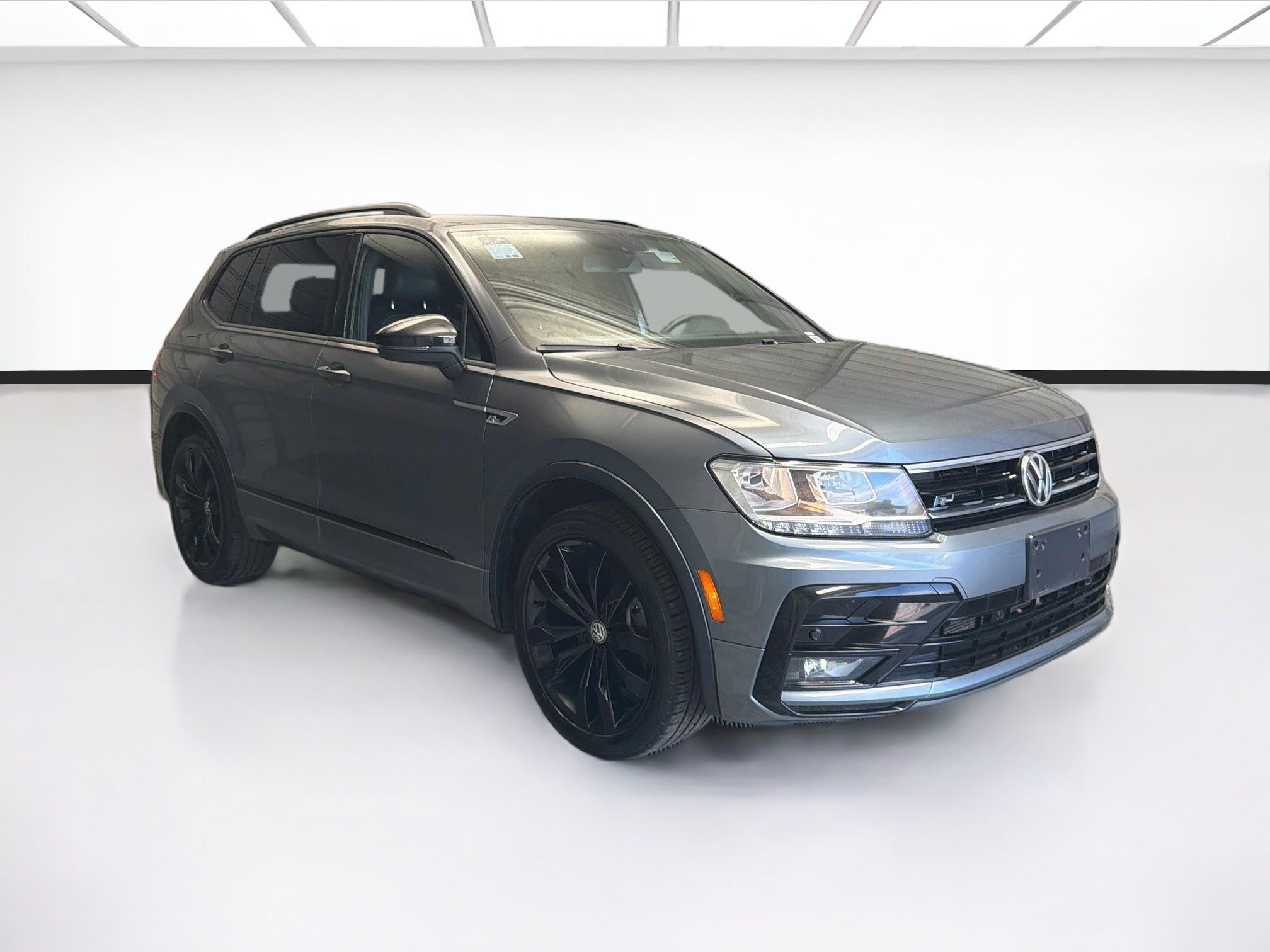 Used 2021 Volkswagen Tiguan SE R-Line FWD image 3