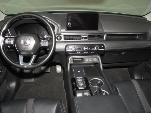 Certified 2025 Honda Pilot Touring image 14