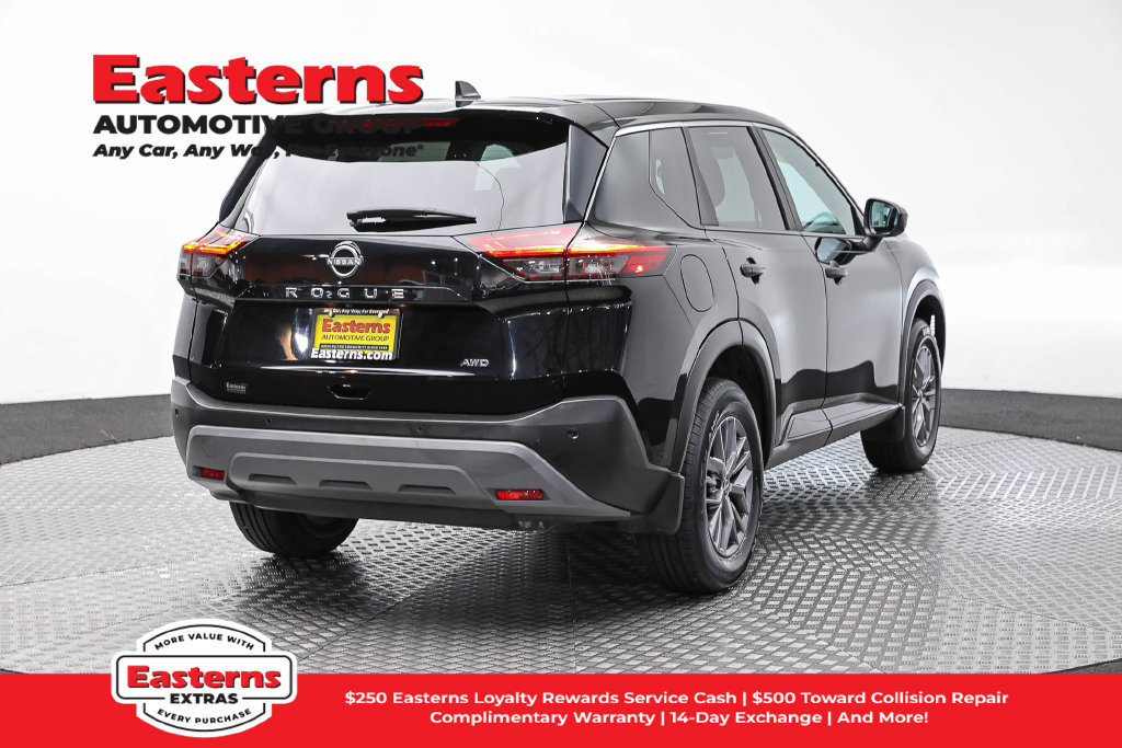 Used 2023 Nissan Rogue S AWD/4WD image 6
