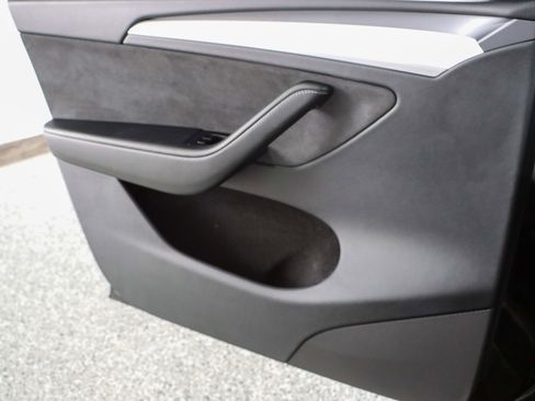 Used 2025 Tesla Model Y Performance image 19