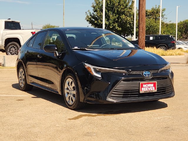 Used 2024 Toyota Corolla LE FWD image 2