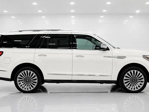 Used 2019 Lincoln Navigator Reserve AWD/4WD image 6