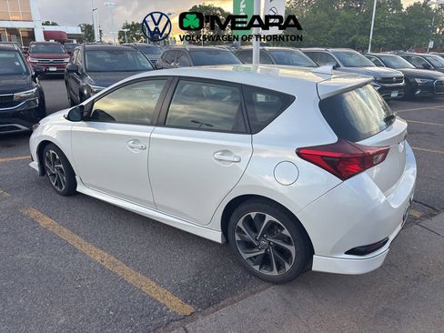 Used 2017 Toyota Corolla iM w/ Carpet Mat Package FWD image 2