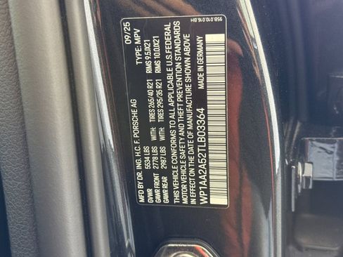 Certified 2026 Porsche Macan AWD/4WD image 35
