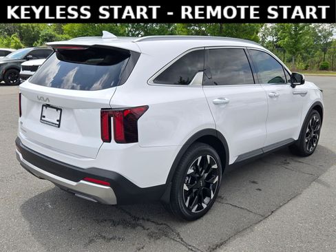 Used 2025 Kia Sorento EX w/ Panoramic Sunroof Package FWD image 7