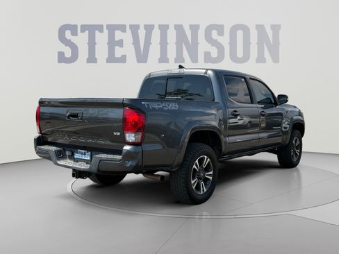 Certified 2017 Toyota Tacoma TRD Sport w/ Tow Package (A/T) AWD/4WD image 5
