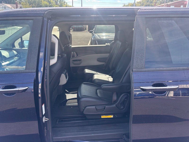 Used 2023 Kia Carnival LX FWD image 10