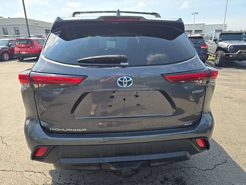Used 2020 Toyota Highlander XLE AWD/4WD image 6