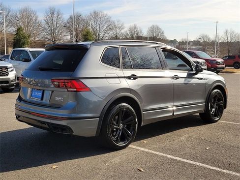 Used 2024 Volkswagen Tiguan SE R-Line image 3