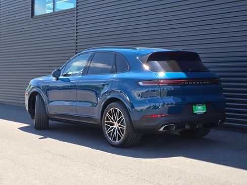 Used 2025 Porsche Cayenne w/ Premium Package AWD/4WD image 5