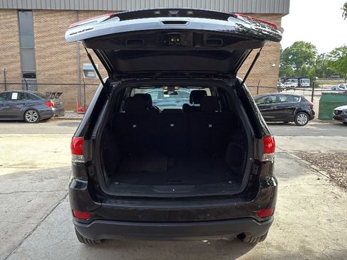 Used 2018 Jeep Grand Cherokee Laredo AWD/4WD image 11