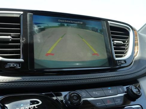 Used 2023 Chrysler Pacifica Limited FWD image 16