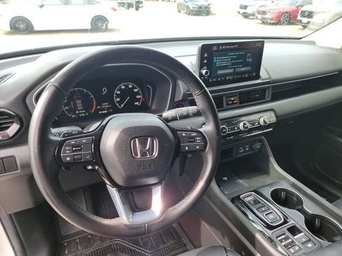 Used 2025 Honda Pilot EX-L image 12
