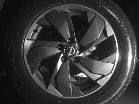 Used 2025 Nissan Rogue SV image 14