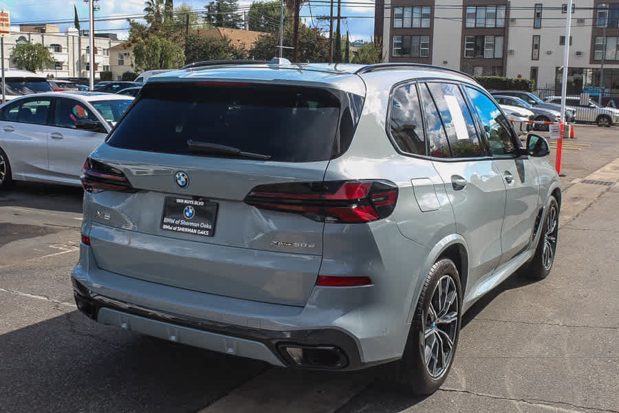 Used 2026 BMW X5 xDrive50e w/ M Sport Package AWD/4WD image 7