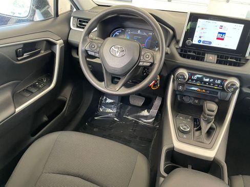 Used 2025 Toyota RAV4 LE image 33