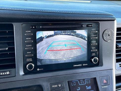 Used 2019 Toyota Sienna XLE FWD image 24