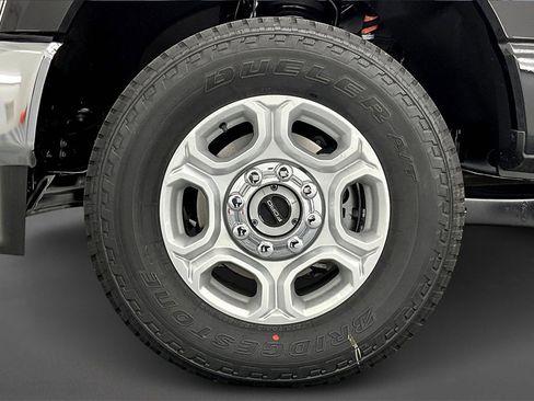 New 2025 Ford F350 XLT w/ FX4 Off-Road Package image 13